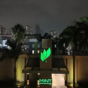 ラブホテル Mint, グアルーリョス